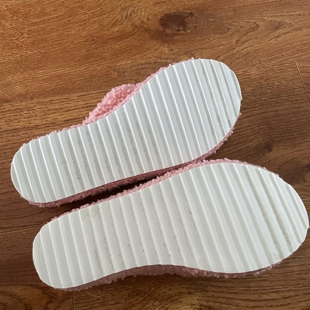 Old Navy pink sherpa house slippers in size 11/12